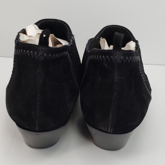 Schutz Jacqueline Black Suede Pointed Toe Low Western Pull On Ankle Boot Sz 8B - Picture 4 of 11